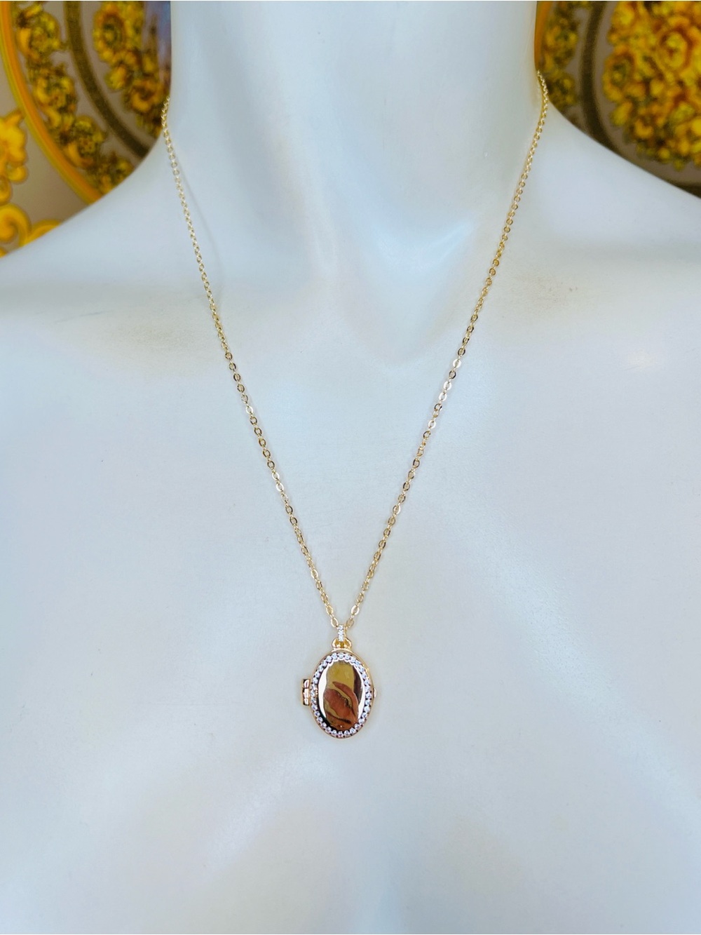 Oval Locket CZ 💎 diamond 18k yellow gold plated 18” to 21” necklace